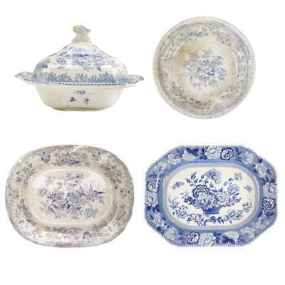 Lot 149 - A blue and white pearlware meat platter.