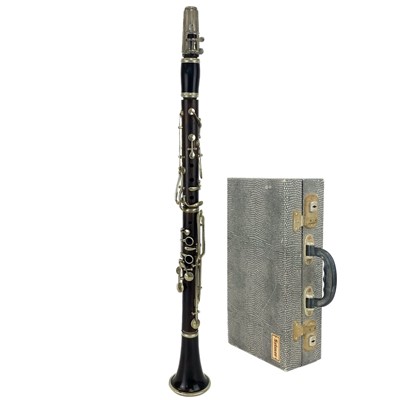 Lot 129 - A late 19th century 'Kohler & Son' rosewood clarinet.