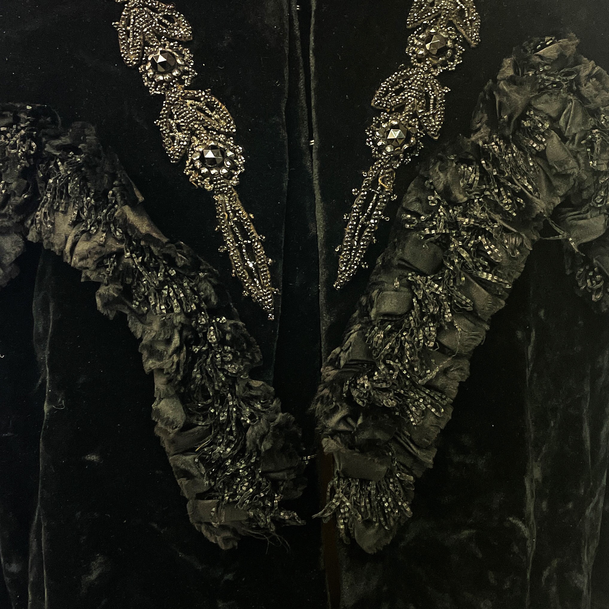 Lot 1602 - Victorian velvet mourning cape with jet