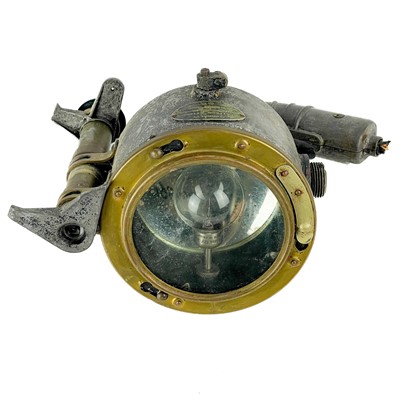 Lot 61 - A WWII Admiralty pattern portable signalling lantern.