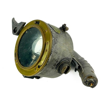 Lot 61 - A WWII Admiralty pattern portable signalling lantern.
