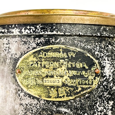 Lot 61 - A WWII Admiralty pattern portable signalling lantern.