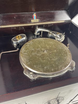 Lot 281 - A cased Dulcetto gramophone.