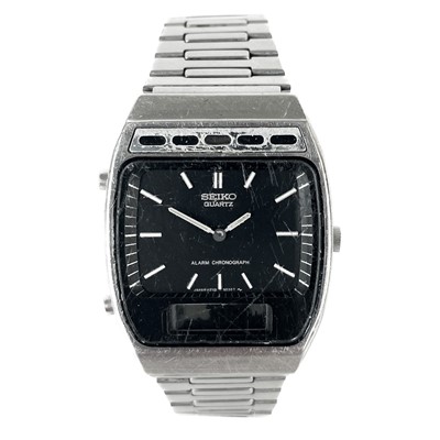 Lot 86 - A Tissot PR100 TITANIUM gentleman's quartz bracelet wristwatch.