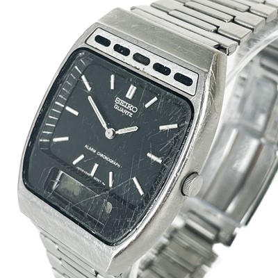 Lot 86 - A Tissot PR100 TITANIUM gentleman's quartz bracelet wristwatch.