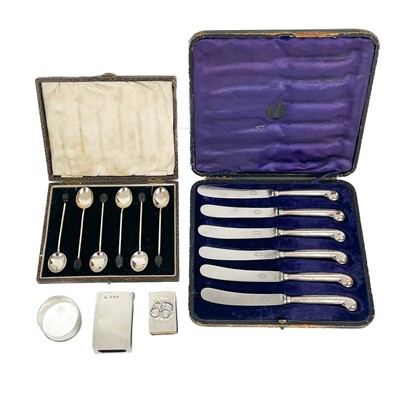 Lot 191 - A George V silver pistol handled cased set of six butter knives.