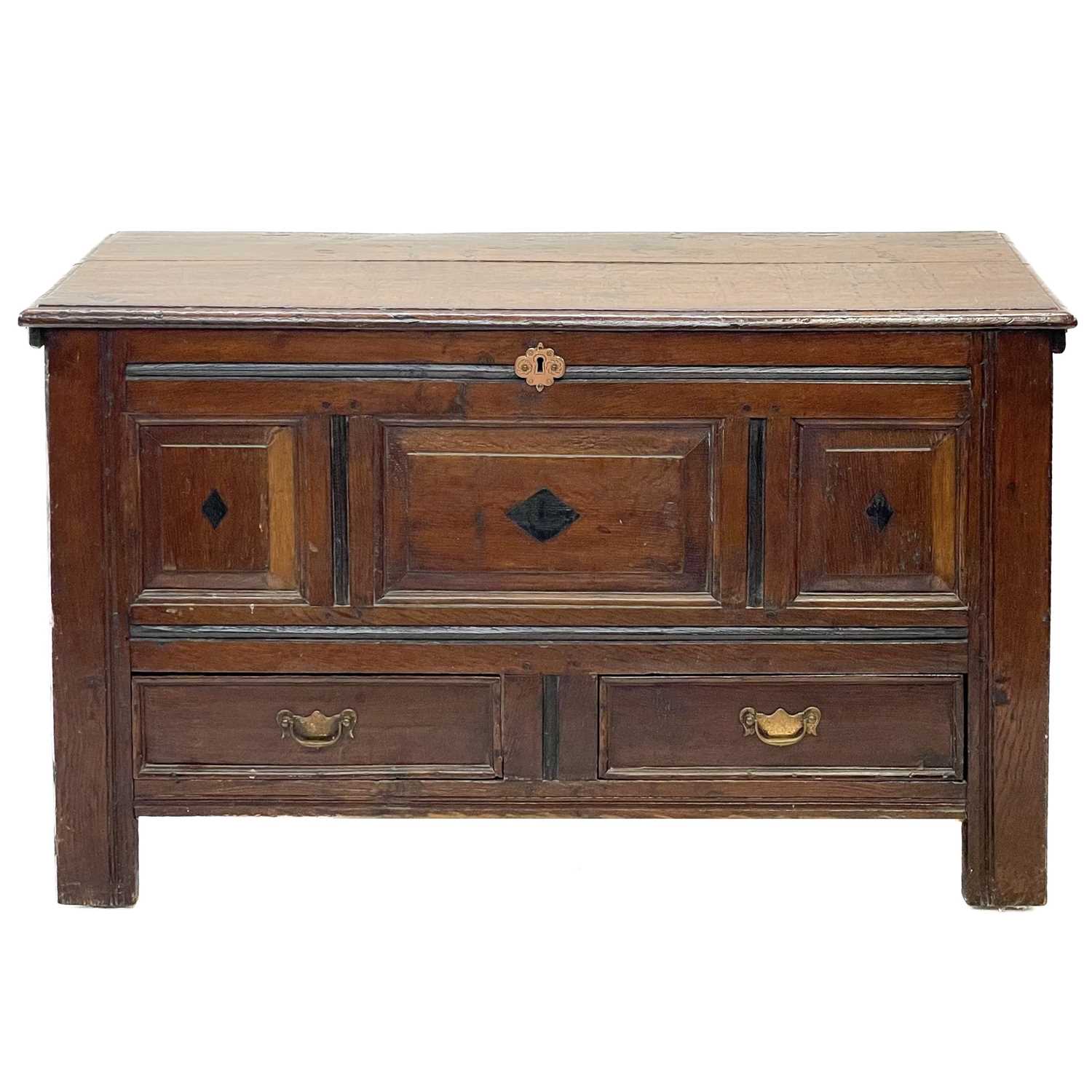 Lot 130 - An oak joined small mule chest.