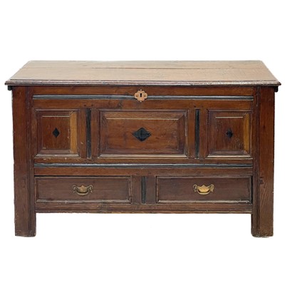 Lot 130 - An oak joined small mule chest.