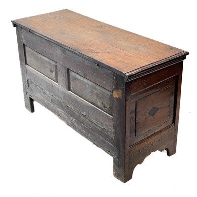 Lot 130 - An oak joined small mule chest.