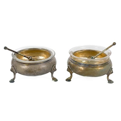 Lot 326 - A pair of Victorian silver circular salts by Daniel & Charles Houle.