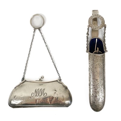 Lot 173 - An Edwardian silver spectacles case and a George V purse.