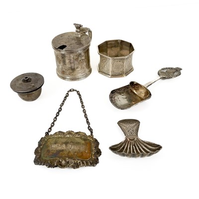 Lot 61 - A selection of silver items.