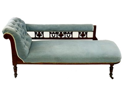 Lot 1811 - A late Victorian walnut upholstered chaise lounge