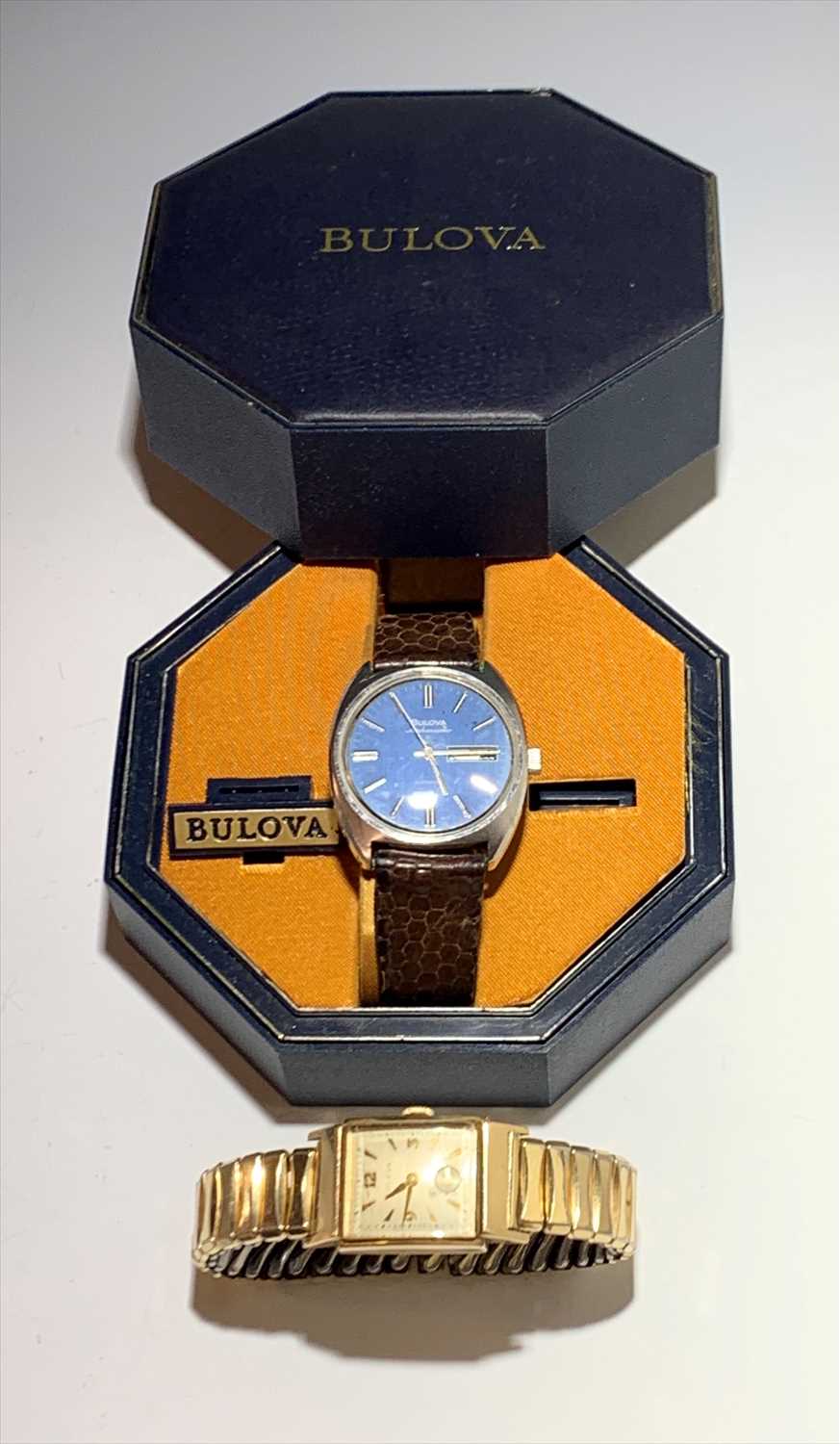 Lot 2607 - A Bulova Ambassador gentlemans wristwatch with...