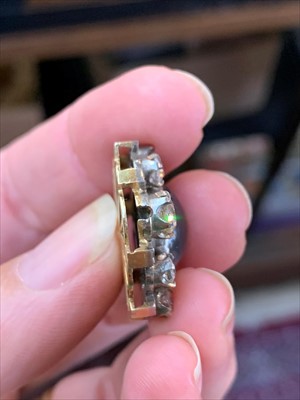 Lot 2627 - https://youtu.be/ivwqd0pE5eo A sapphire and...