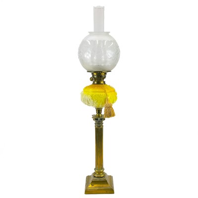 Lot 187 - A Victorian brass corinthian column oil lamp.