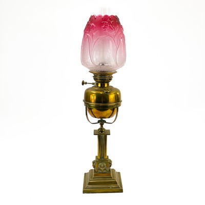 Lot 199 - An early 20th century brass oil lamp.