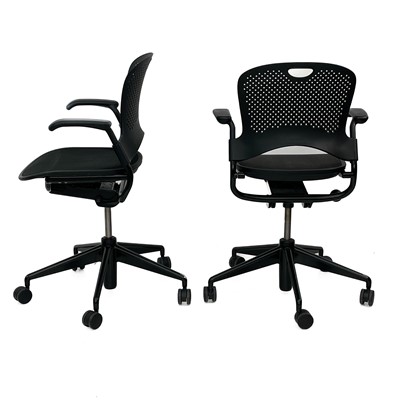 Lot 414 - A pair of Herman Miller Caper Multipurpose Task Chairs