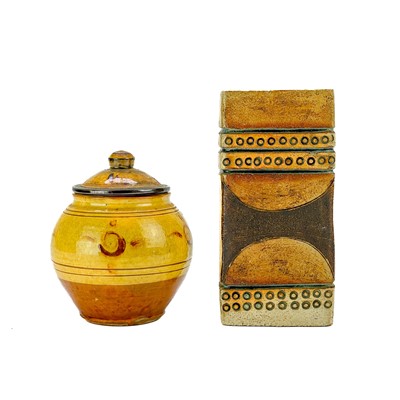 Lot 596 - Michael Cardew Winchcombe pottery pot and lid.