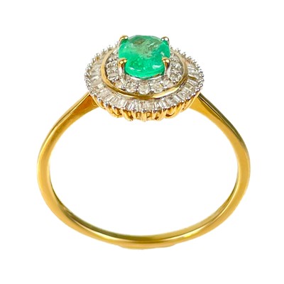 Lot 160 - A modern 9ct diamond and emerald cluster ring.