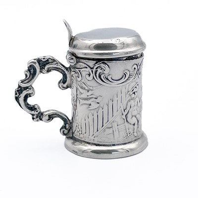 Lot 418 - An unusual Edwardian silver thimble stein by Boaz Moses Landeck.