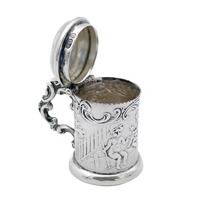 Lot 418 - An unusual Edwardian silver thimble stein by Boaz Moses Landeck.