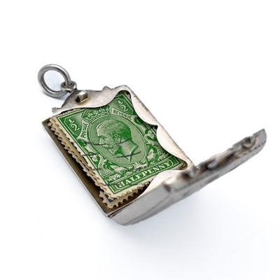 Lot 95 - An Edwardian silver stamp case fob by Sydney & Co.