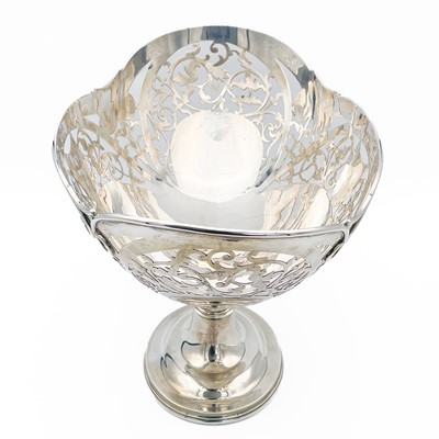 Lot 148 - A George V heavy silver pedestal fruit bowl by Daniel George Collins.