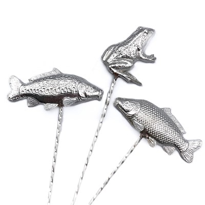 Lot 47 - Three contemporary .999 fine silver olive picks by James Suddaby.