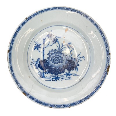 Lot 60 - An English delft blue and white platter.