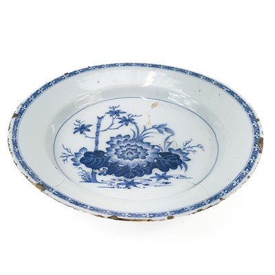 Lot 60 - An English delft blue and white platter.